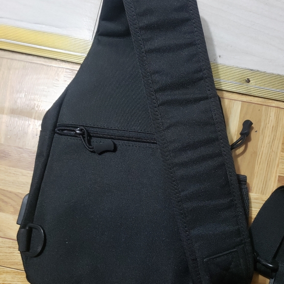 Live Fit Apparel Sling Bag - Picture 4 of 4